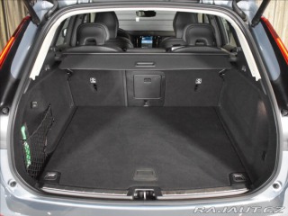 Volvo XC60 2,0 B4 AWD Plus Dark Bezk 2023