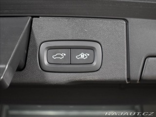 Volvo XC60 2,0 B4 AWD Plus Dark Bezk 2023