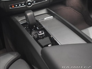 Volvo XC60 2,0 B4 AWD Plus Dark Bezk 2023