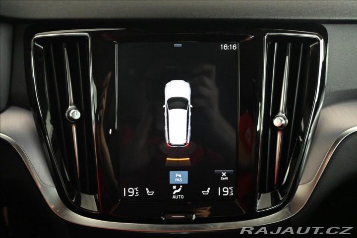 Volvo V60 2,0 D4 140kW Momentum Zár 2019
