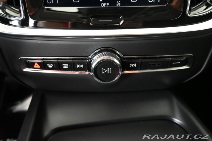 Volvo V60 2,0 D4 140kW Momentum Zár 2019