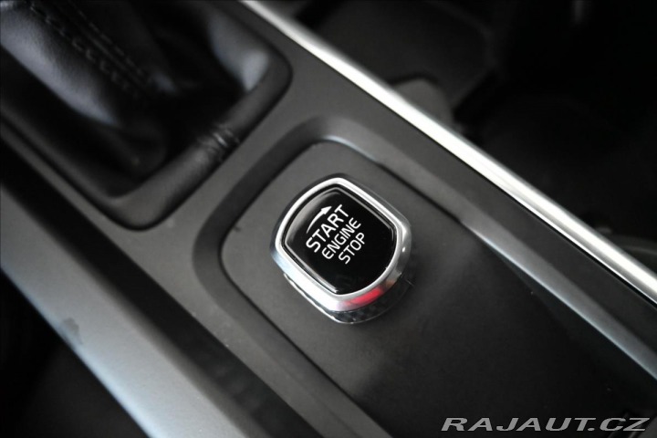 Volvo V60 2,0 D4 140kW Momentum Zár 2019