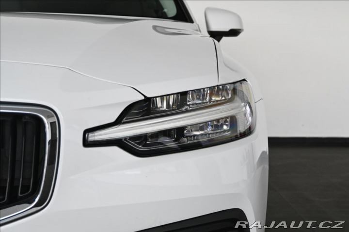 Volvo V60 2,0 D4 140kW Momentum Zár 2019