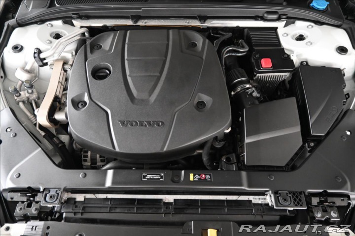 Volvo V60 2,0 D4 140kW Momentum Zár 2019