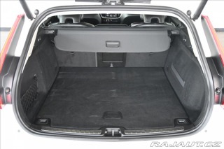 Volvo V60 2,0 D4 140kW Momentum Zár 2019