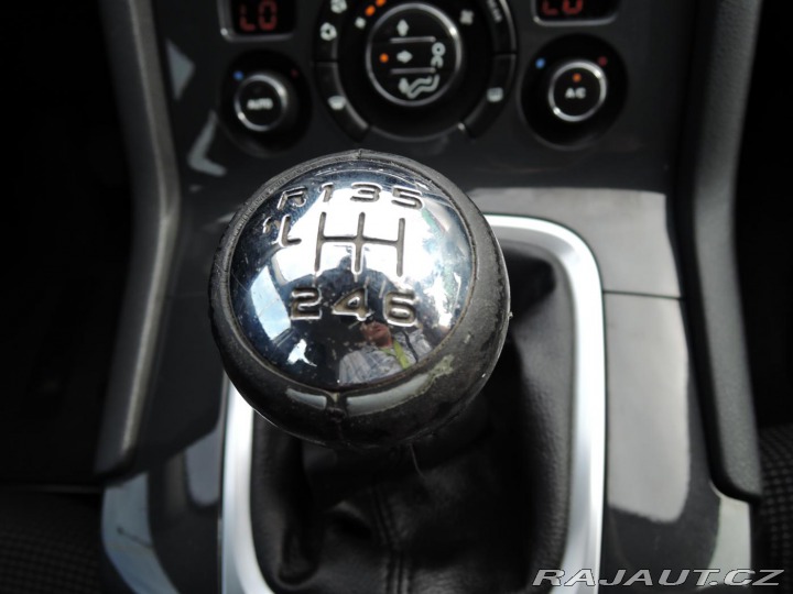 Peugeot 5008 1,6 HDi Tažné NAVI 2011