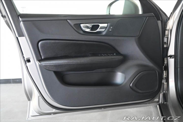 Volvo V60 2,0 D4 140kW Business Con 2019