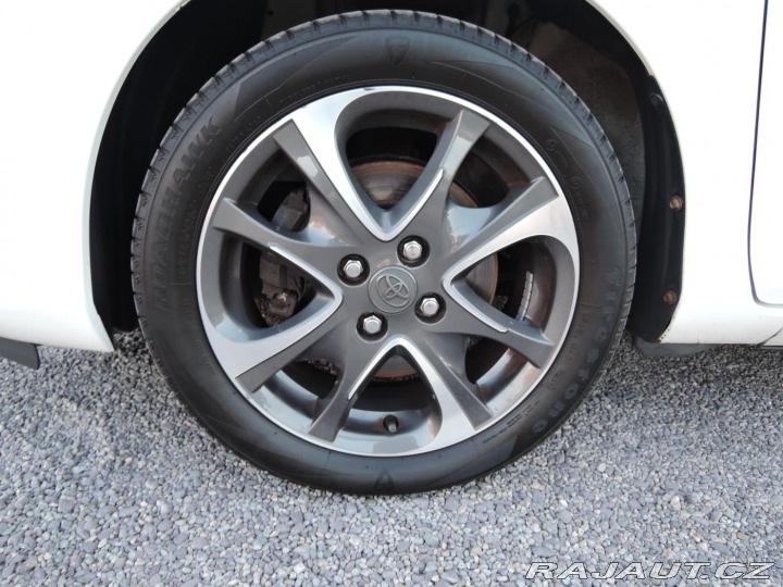Toyota Yaris 1,5 VVTi hybrid NAVI kame 2014