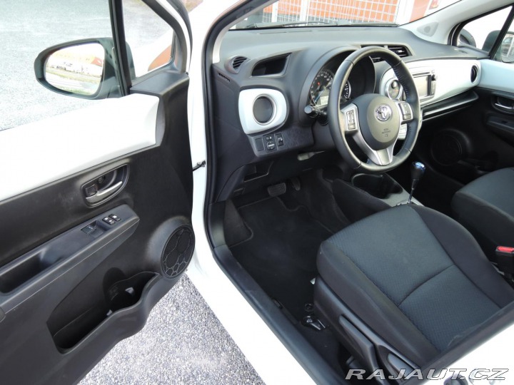 Toyota Yaris 1,5 VVTi hybrid NAVI kame 2014