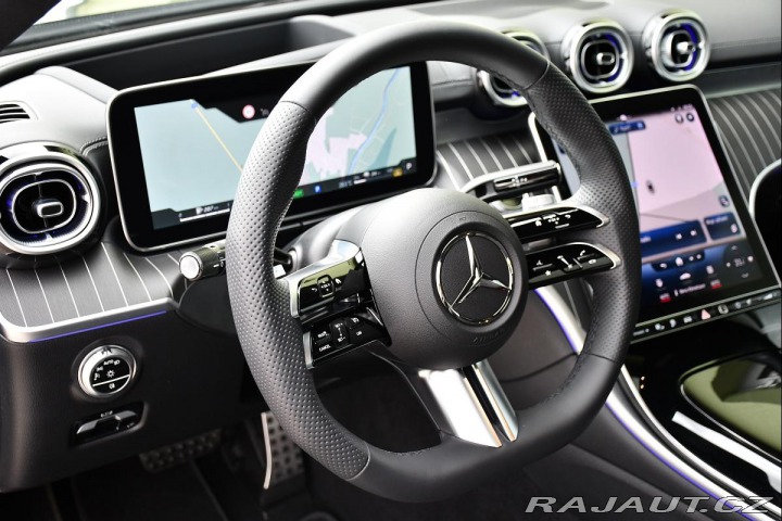 Mercedes-Benz C 400e 4M HYBRID PANO ZÁRUK 2023