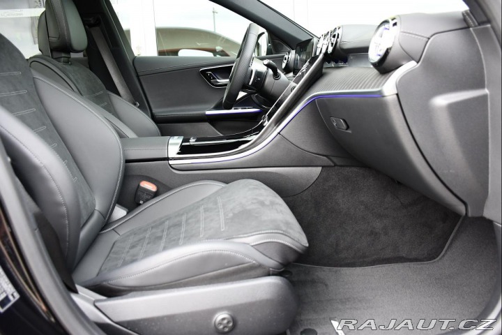 Mercedes-Benz C 400e 4M HYBRID PANO ZÁRUK 2023