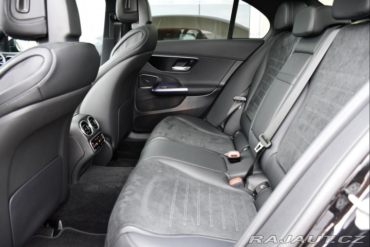 Mercedes-Benz C 400e 4M HYBRID PANO ZÁRUK 2023