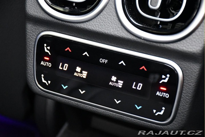 Mercedes-Benz C 400e 4M HYBRID PANO ZÁRUK 2023