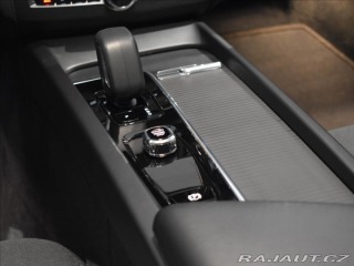 Volvo XC60 2,0 B4 AWD CORE  Bezklíč 2022