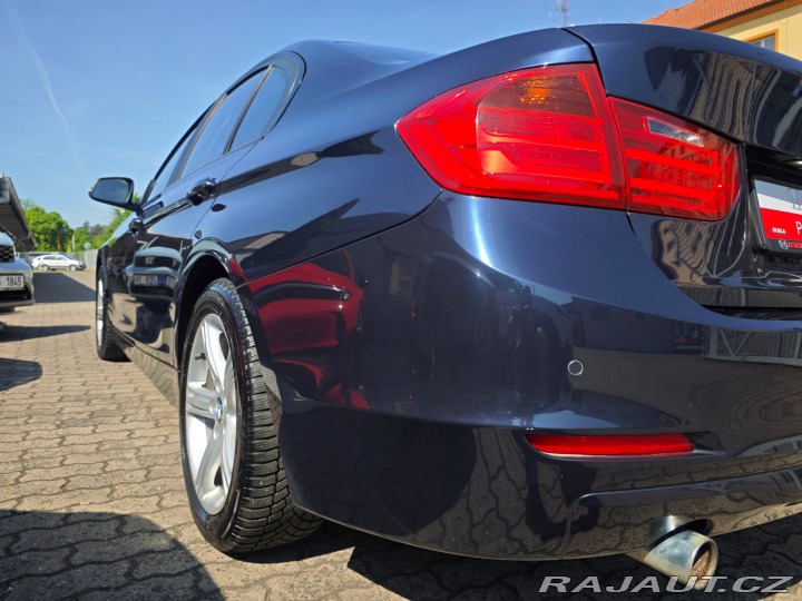 BMW 3 320d Limousine NAVI 135kW 2012