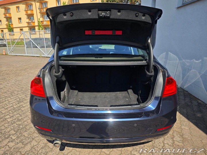 BMW 3 320d Limousine NAVI 135kW 2012