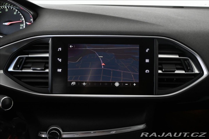 Peugeot 308 1,5 HDI 96 kW LED Záruka 2020
