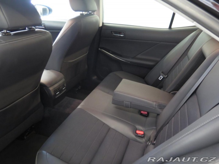 Lexus Ostatní modely IS 300h klima,kamera,DPH 2013