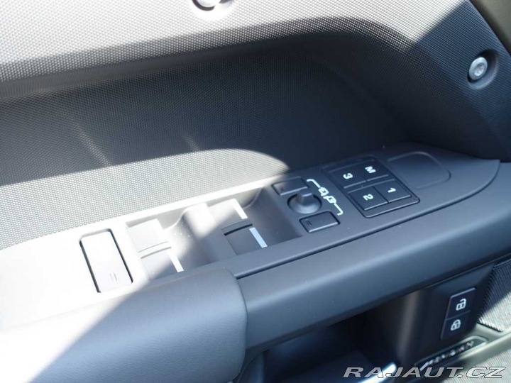 Land Rover Defender 110 3,0 X-Dynamic HSE D25 2025