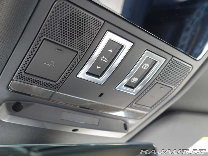 Land Rover Defender 110 3,0 X-Dynamic HSE D25 2025