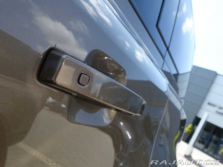 Land Rover Defender 110 3,0 X-Dynamic HSE D25 2025