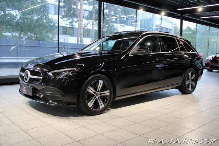 Mercedes-Benz C 220d 9G Panorama / Tažné 2023