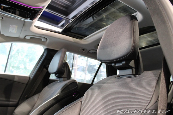 Mercedes-Benz C 220d 9G Panorama / Tažné 2023