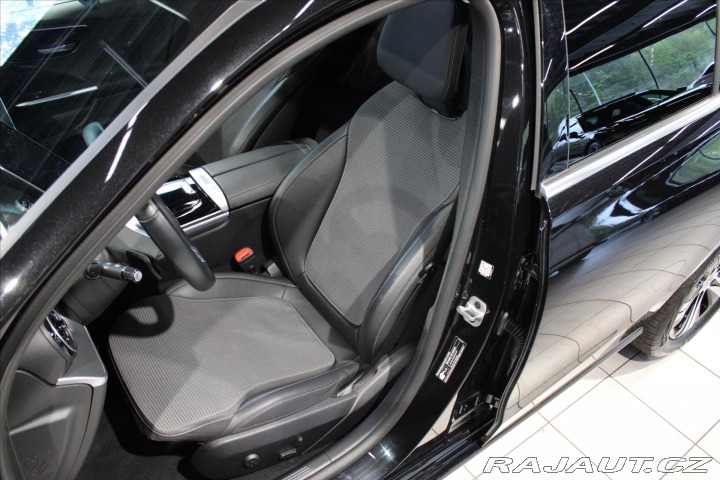 Mercedes-Benz C 220d 9G Panorama / Tažné 2023