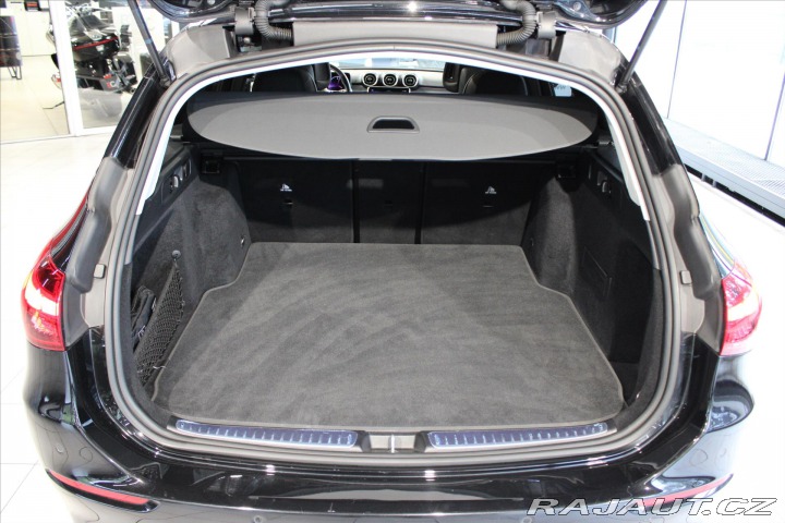 Mercedes-Benz C 220d 9G Panorama / Tažné 2023