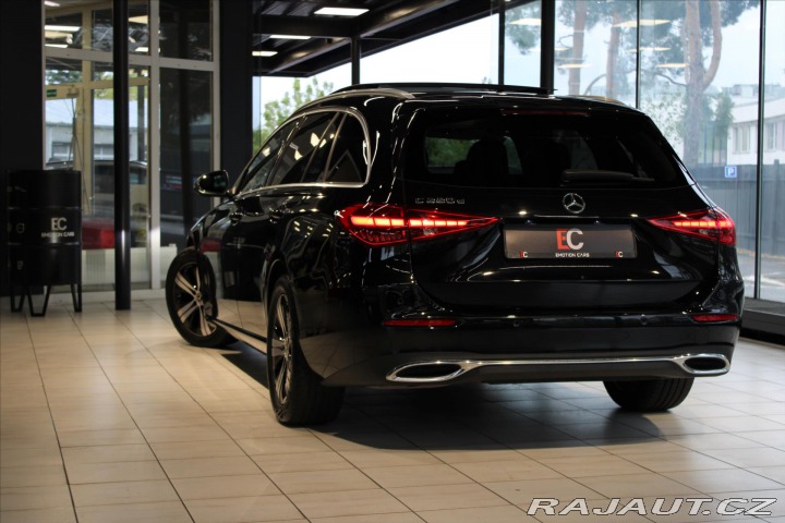 Mercedes-Benz C 220d 9G Panorama / Tažné 2023