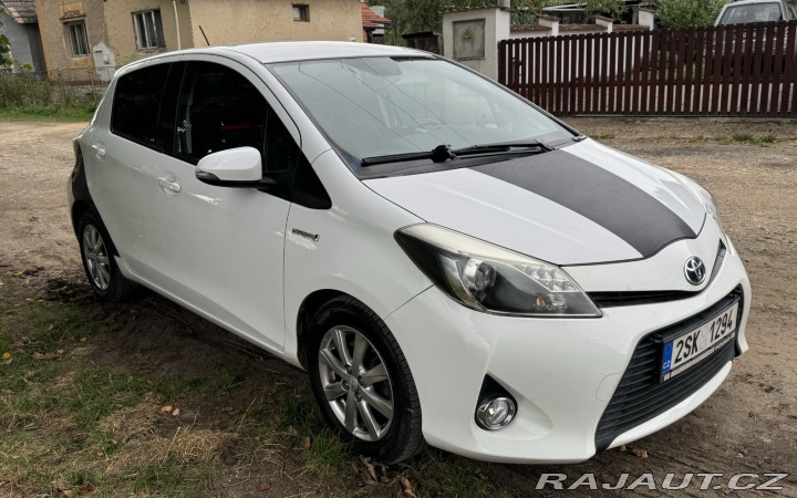 Toyota Yaris Hybrid 2013