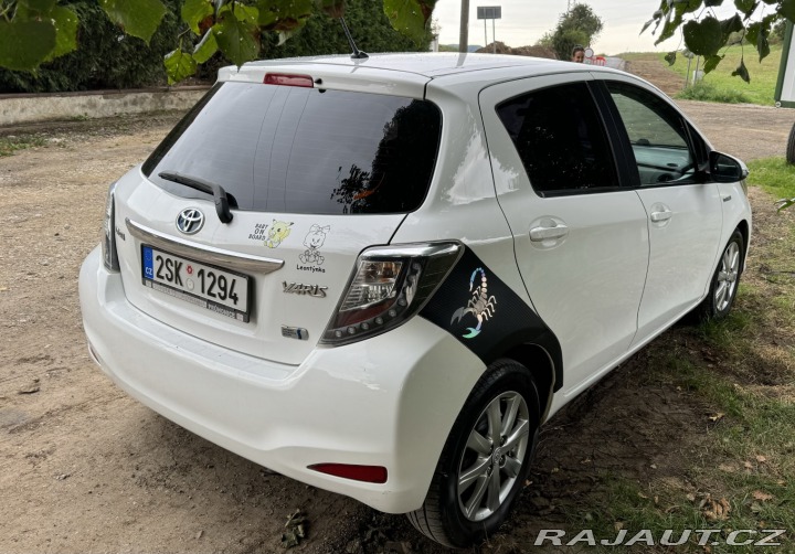 Toyota Yaris Hybrid 2013