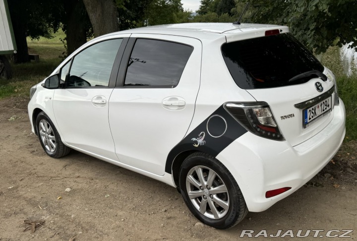 Toyota Yaris Hybrid 2013