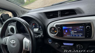 Toyota Yaris Hybrid 2013