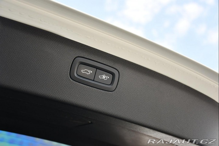 Volvo XC90 B5 AWD REZERVACE 2021