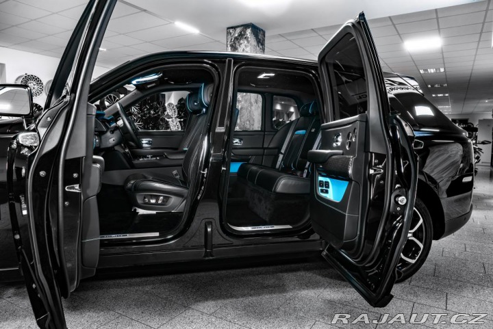 Rolls Royce Cullinan Black Badge TAŽNÉ/MASÁŽE/ 2022