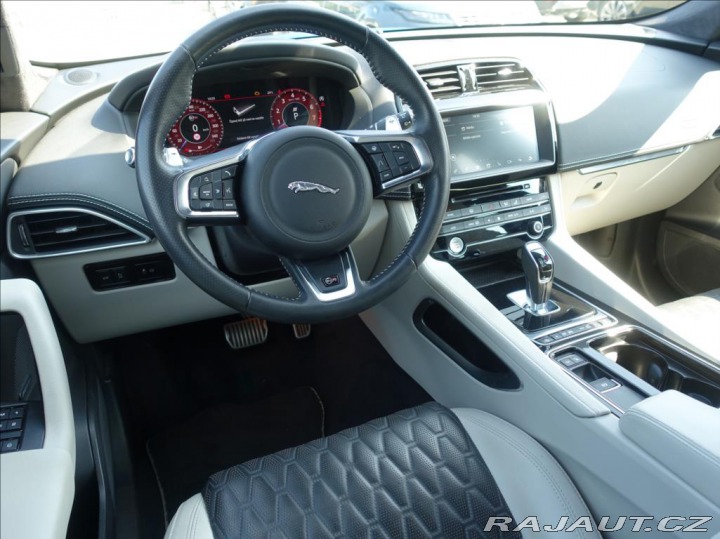 Jaguar F-Pace 5,0 SVR, 550HP,1.Maj,ČR,D 2019