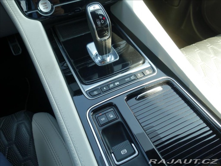 Jaguar F-Pace 5,0 SVR, 550HP,1.Maj,ČR,D 2019