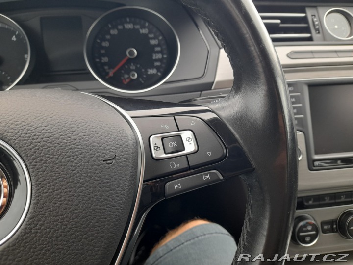 Volkswagen Passat 2,0 TDI 110 KW 2X PNEU SK 2015