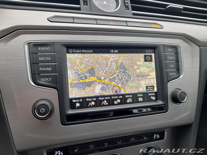Volkswagen Passat 2,0 TDI 110 KW 2X PNEU SK 2015