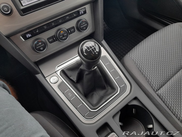 Volkswagen Passat 2,0 TDI 110 KW 2X PNEU SK 2015