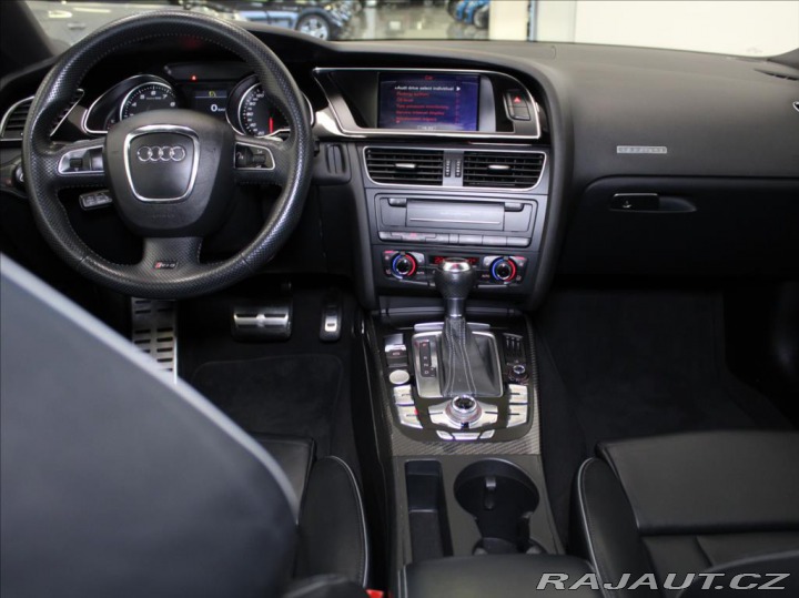 Audi RS5 4,2 V8 331kW B&O 1.ma 2011