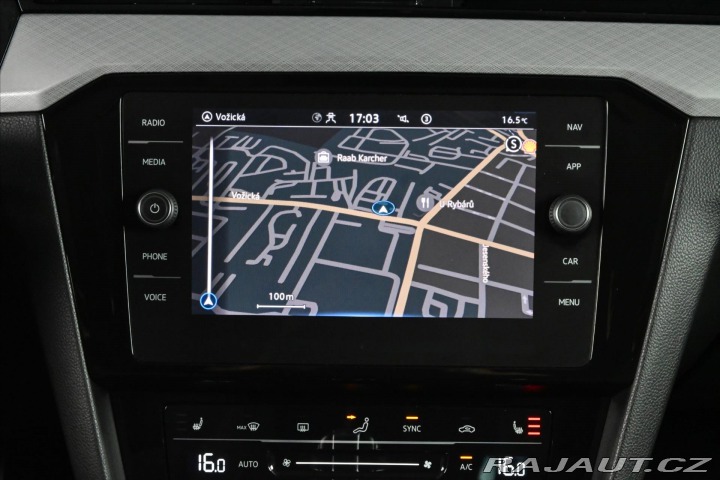 Volkswagen Passat 2,0 TDi 110kW DSG Busines 2022
