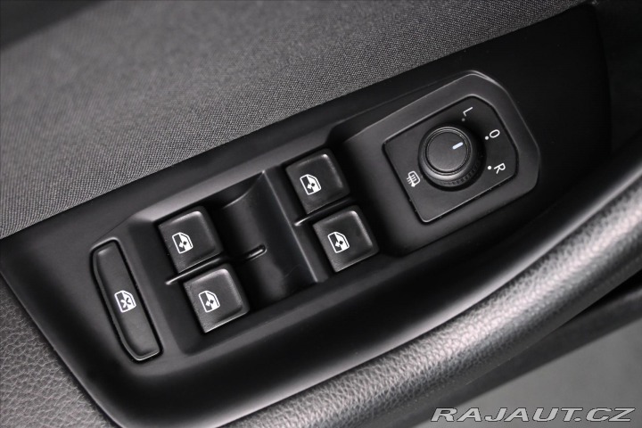 Volkswagen Passat 2,0 TDi 110kW DSG Busines 2022