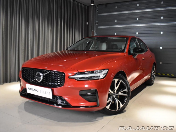 Volvo S60 2,0 B4 FWD Plus Dark Bezk 2022