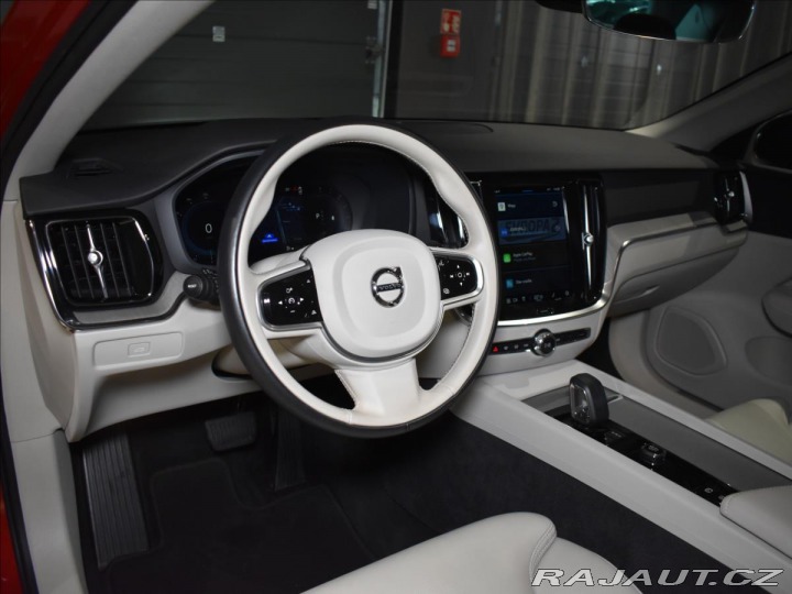 Volvo S60 2,0 B4 FWD Plus Dark Bezk 2022