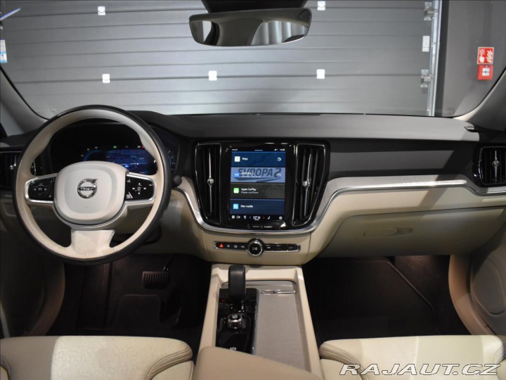 Volvo S60 2,0 B4 FWD Plus Dark Bezk 2022