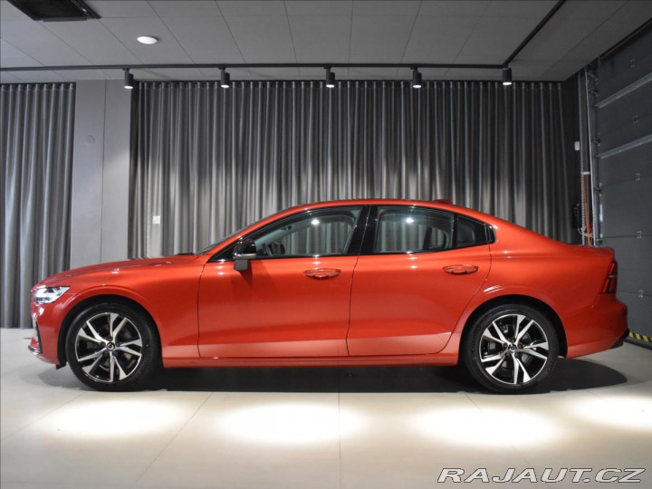 Volvo S60 2,0 B4 FWD Plus Dark Bezk 2022