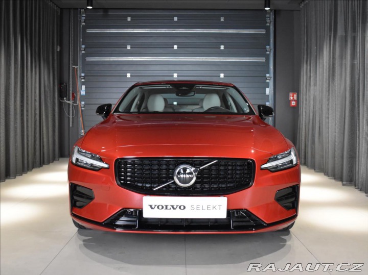 Volvo S60 2,0 B4 FWD Plus Dark Bezk 2022