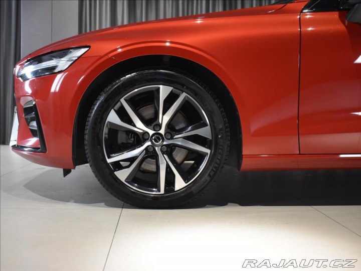 Volvo S60 2,0 B4 FWD Plus Dark Bezk 2022